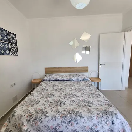 Poseidon Sea View * ساراندا
